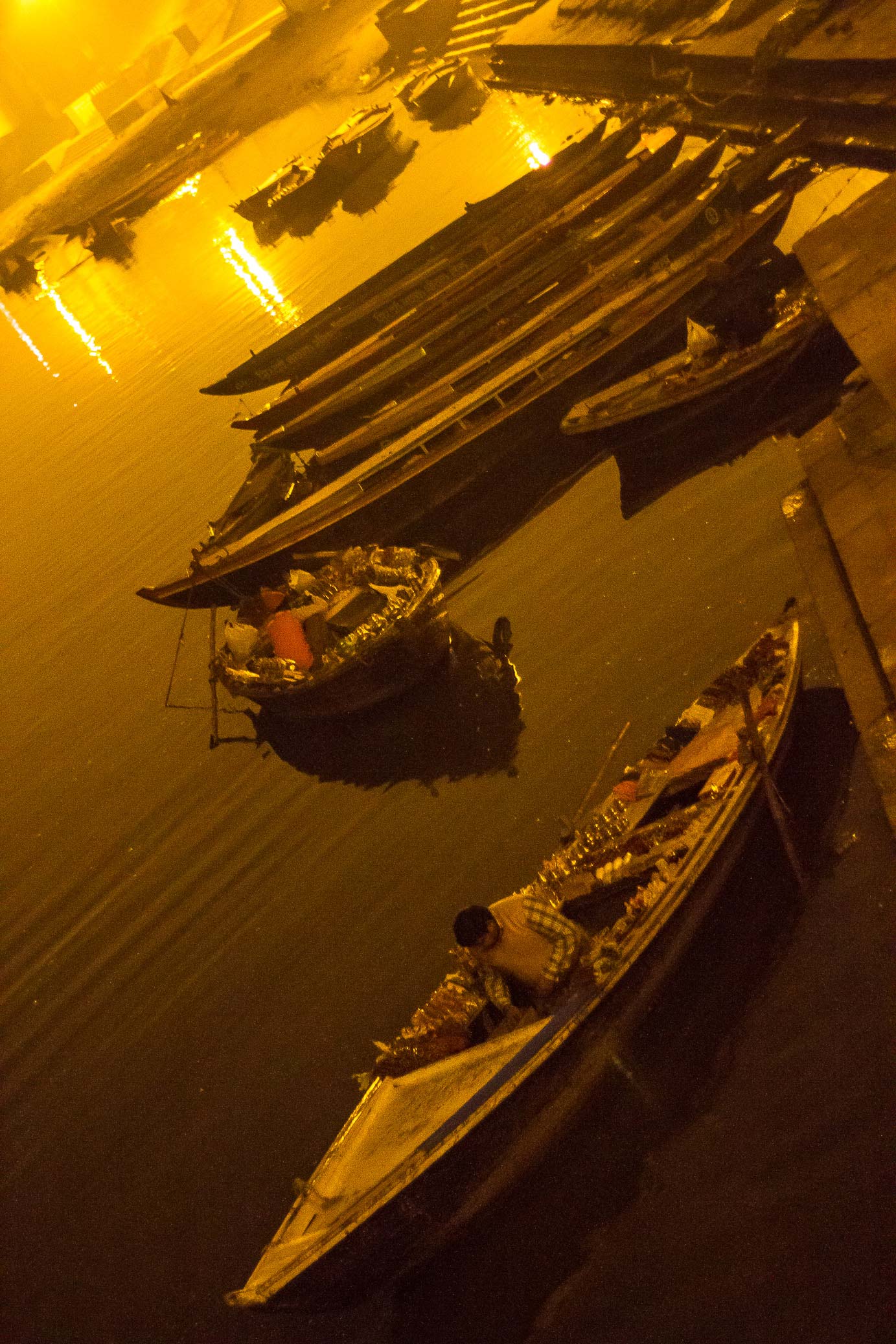 /Guewen/galeries/public/Voyages/Inde/varanasi/gath/gath-la-nuit/Varanasi-gath_096.jpg